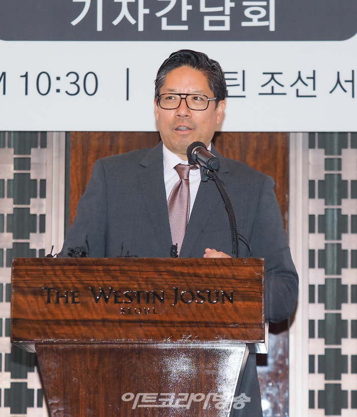 프리즈 서울의 패트릭 리 디렉터가 17일 오전 서울 중구 웨스틴조선 호텔에서 진행된 아트페어 키아프 서울(Kiaf SEOUL, 이하 키아프)과 프리즈 서울(Frieze Seoul) 공동 기자간담회에 참석해 인사말을 하고 있다. 2023.08.17 사진 ⓒ아트코리아방송 이용선 기자