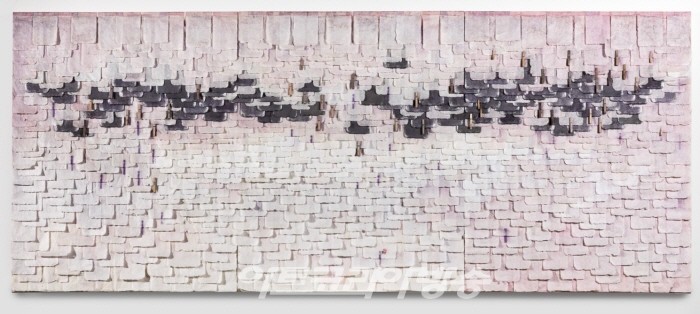 Le Temps2018-Light, water, objets136.6 x 328.5 cm