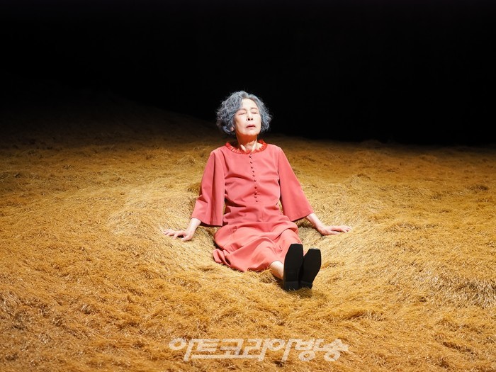 연극 '토카타' 프레스콜(여자 역 손숙) 2023.08.23 사진 ⓒ아트코리아방송 이용선 기자