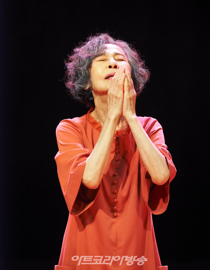 연극 '토카타' 프레스콜(여자 역 손숙) 2023.08.23 사진 ⓒ아트코리아방송 이용선 기자