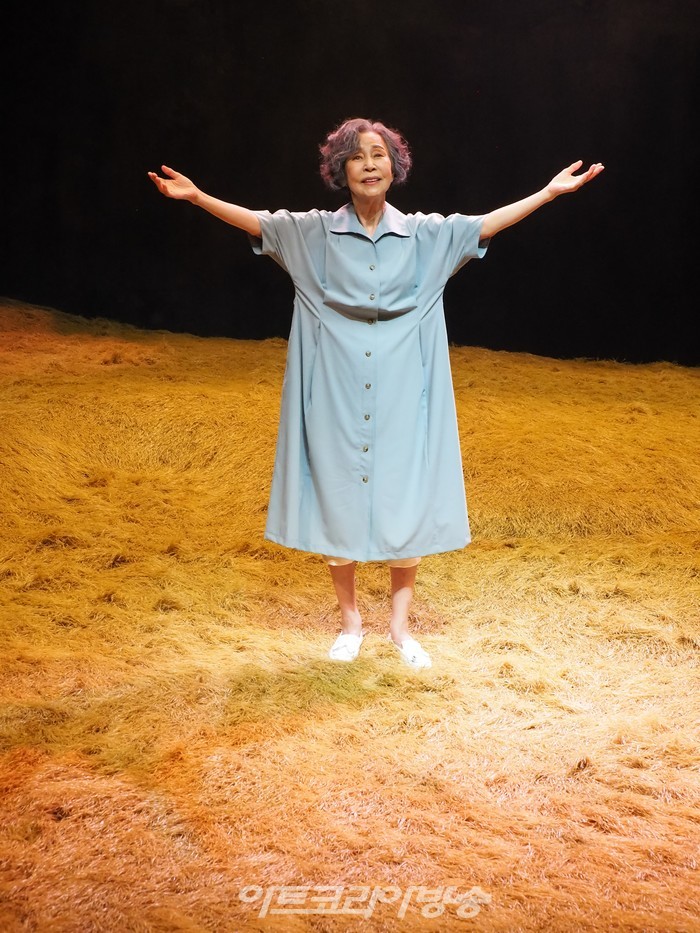 연극 '토카타' 프레스콜(여자 역 손숙) 2023.08.23 사진 ⓒ아트코리아방송 이용선 기자