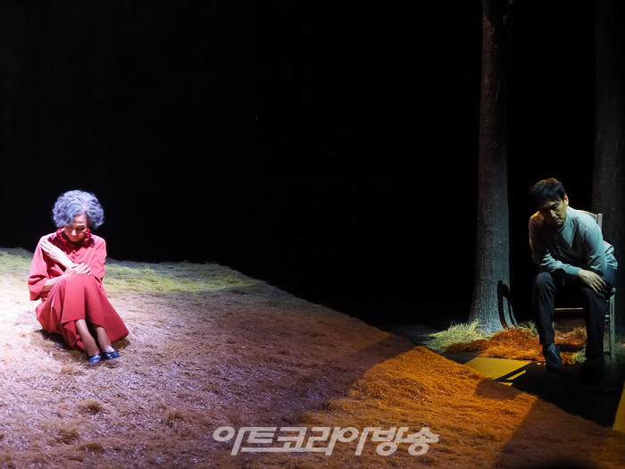 연극 '토카타' 프레스콜(여자 역 손숙, 남자 역 김수현) 2023.08.23 사진 ⓒ아트코리아방송 이용선 기자