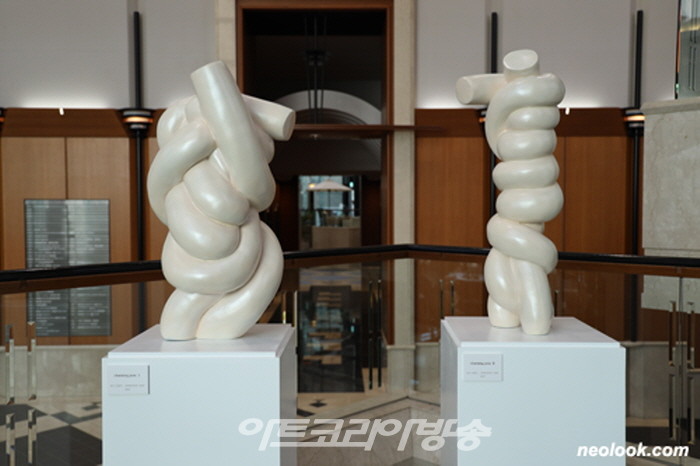 OMAE Haruna 大前春菜_charming pose I_80×35×30cm_2022