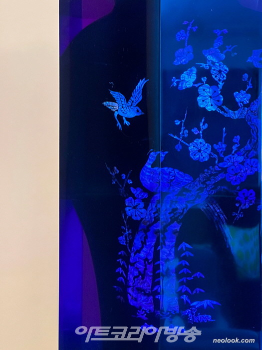 최부윤 CHOI Booyun_Vase 2023-1_레진에 혼합재료_45×25×25cm_2023