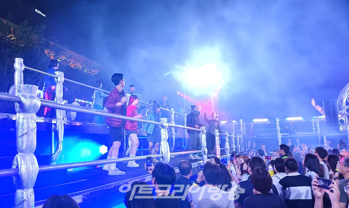 세종썸머페스티벌의 앰비규어스댄스컴퍼니의 DJ 파티 및 공연팀 공연. 2023.08.25 사진 ⓒ아트코리아방송 이용선 기자