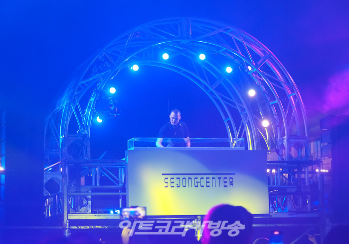 세종썸머페스티벌의 앰비규어스댄스컴퍼니의 DJ 파티 및 공연팀 공연. 2023.08.25 사진 ⓒ아트코리아방송 이용선 기자