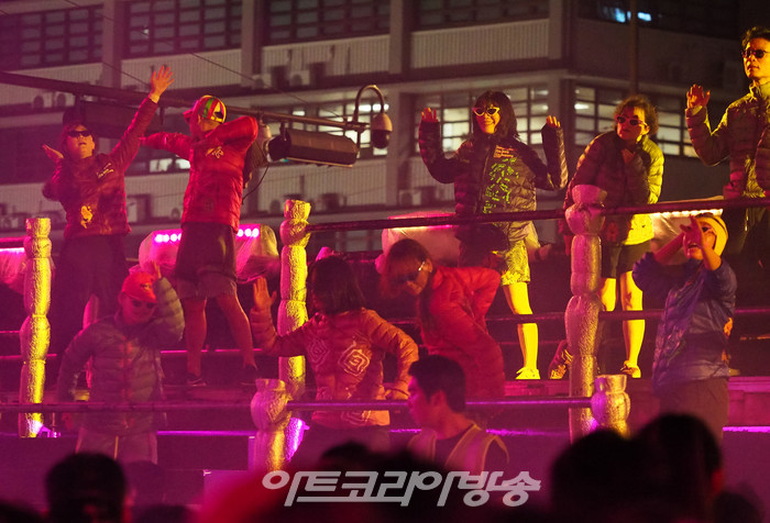 세종썸머페스티벌의 앰비규어스댄스컴퍼니의 DJ 파티 및 공연팀 공연. 2023.08.25 사진 ⓒ아트코리아방송 이용선 기자