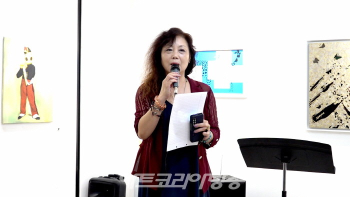 디지털 아트 18인전 개막식-추애자 대표