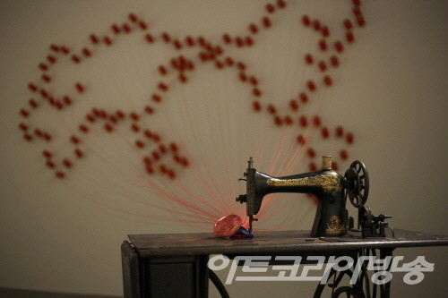 송미리내 作_모이라이_500x400cm_가변설치_2018 · Let’s Forest 2023, 서울