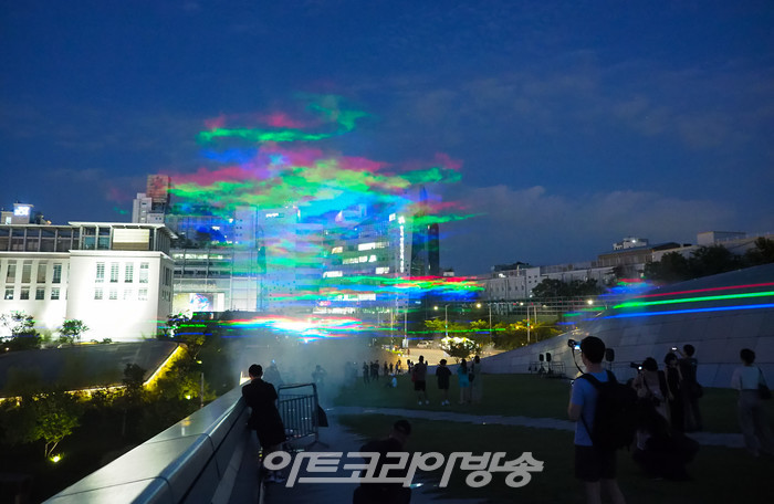 '서울라이트 DDP 2023 가을' 행사 중 댄 아셔 '보레알리스 DDP' 댄 아셔 X LG OLED.  2023.08.31 사진 ⓒ아트코리아방송 이용선 기자