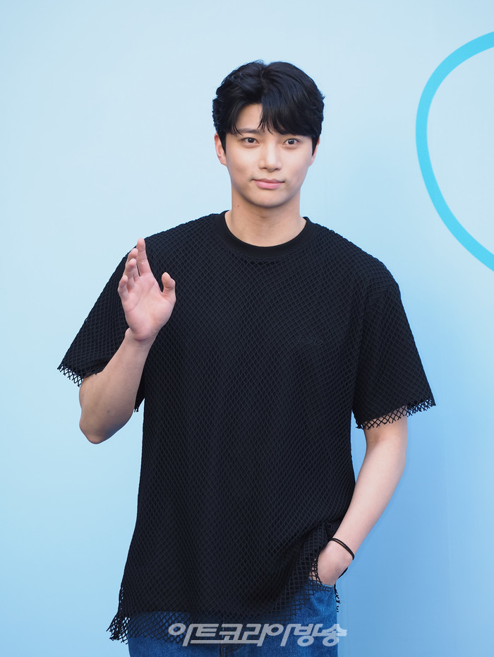 2024 SS 서울패션위크 얼킨 컬렉션 포토월 행사(배우 오승윤) 2023.09.05 사진 ⓒ아트코리아방송 이용선 기자