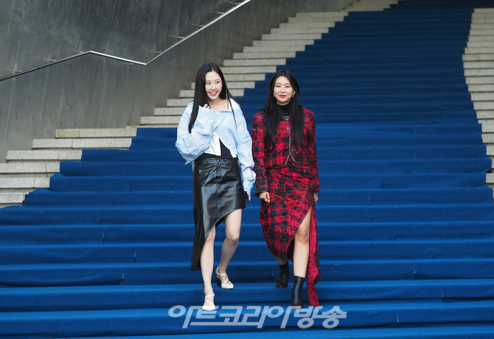 2024 SS 서울패션위크 얼킨 컬렉션 포토월 행사(나윤&혜빈) 2023.09.05 사진 ⓒ아트코리아방송 이용선 기자