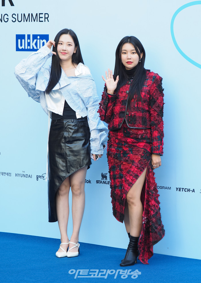 2024 SS 서울패션위크 얼킨 컬렉션 포토월 행사(나윤&혜빈) 2023.09.05 사진 ⓒ아트코리아방송 이용선 기자