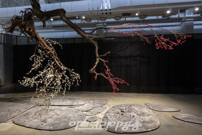 서울공예박물관 '공예 다이얼로그' 특별기획전-궁중채화서울랩 전경사진