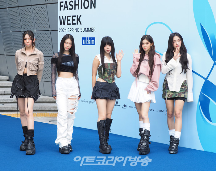 2024 SS 서울패션위크 얼킨 컬렉션 포토월 행사(뉴진스 혜인-해린-하니-다니엘-민지) 2023.09.05 사진 ⓒ아트코리아방송 이용선 기자