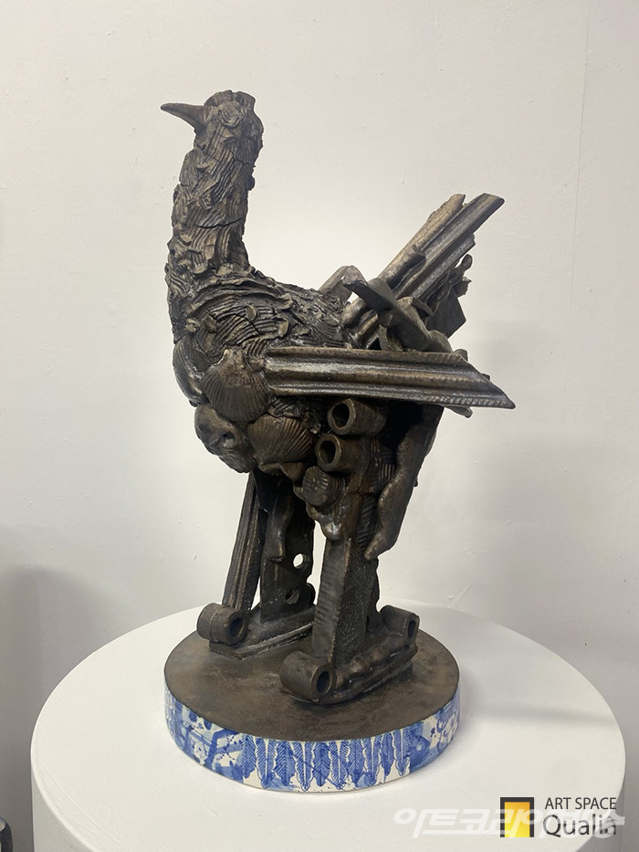 김정범 _ Rooster, 650x500x400cm, ceramic, 2023