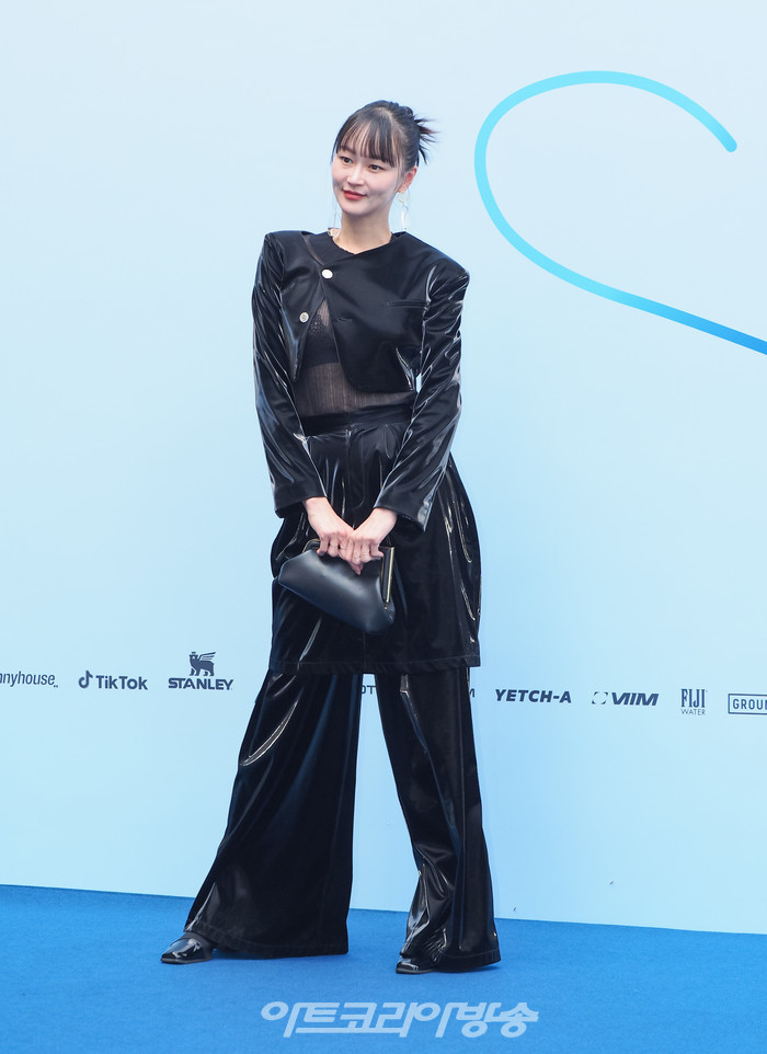 2024 SS 서울패션위크 홀리넘버세븐 컬렉션 포토월 행사(모델 이혜정) 2023.09.06 사진 ⓒ아트코리아방송 이용선 기자