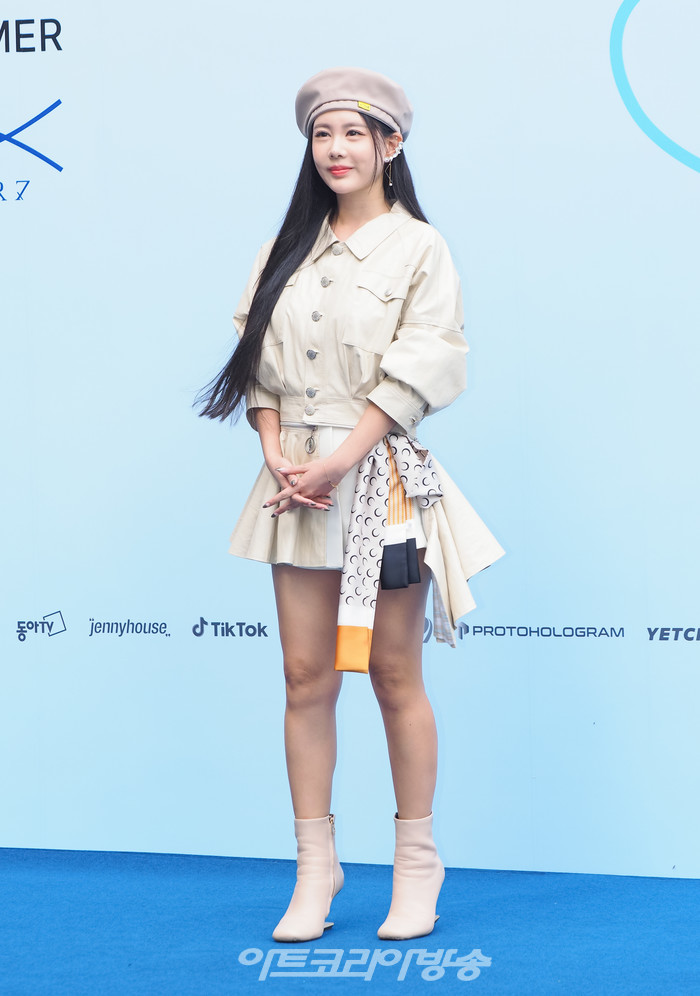 2024 SS 서울패션위크 홀리넘버세븐 컬렉션 포토월 행사(큐리) 2023.09.06 사진 ⓒ아트코리아방송 이용선 기자