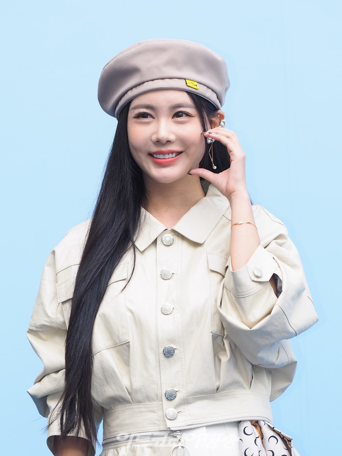 2024 SS 서울패션위크 홀리넘버세븐 컬렉션 포토월 행사(큐리) 2023.09.06 사진 ⓒ아트코리아방송 이용선 기자