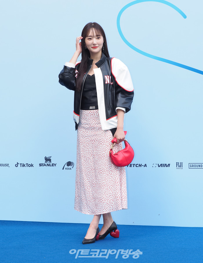 2024 SS 서울패션위크 홀리넘버세븐 컬렉션 포토월 행사(손지영) 2023.09.06 사진 ⓒ아트코리아방송 이용선 기자