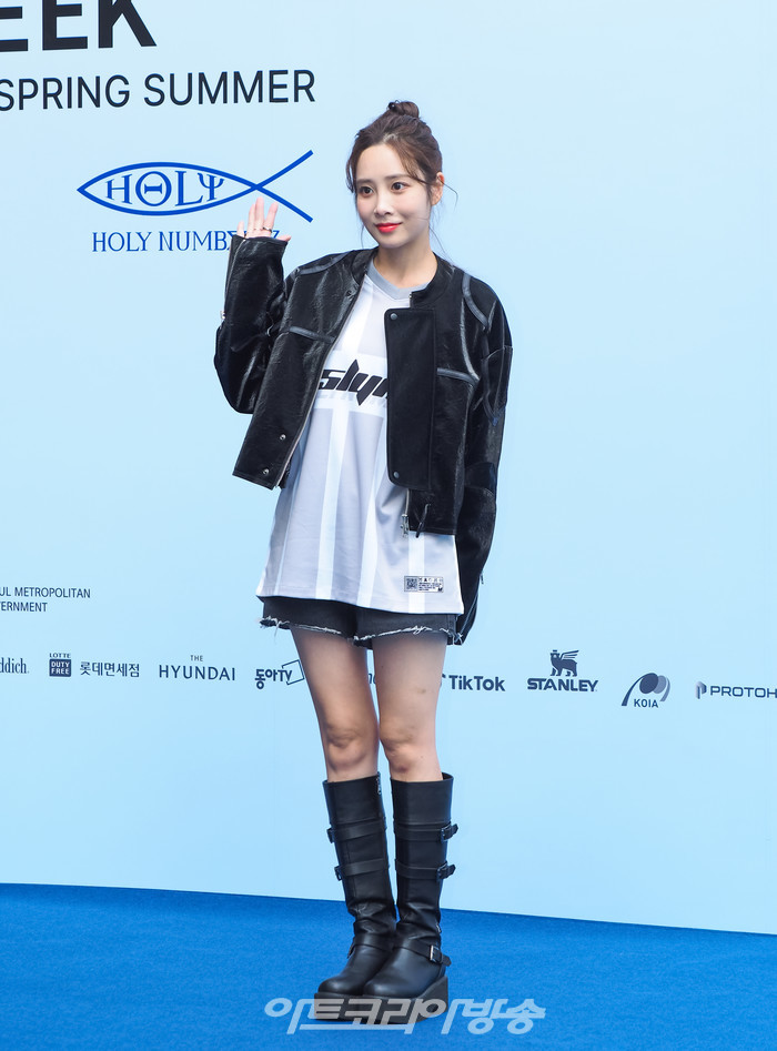 2024 SS 서울패션위크 홀리넘버세븐 컬렉션 포토월 행사(유지애) 2023.09.06 사진 ⓒ아트코리아방송 이용선 기자