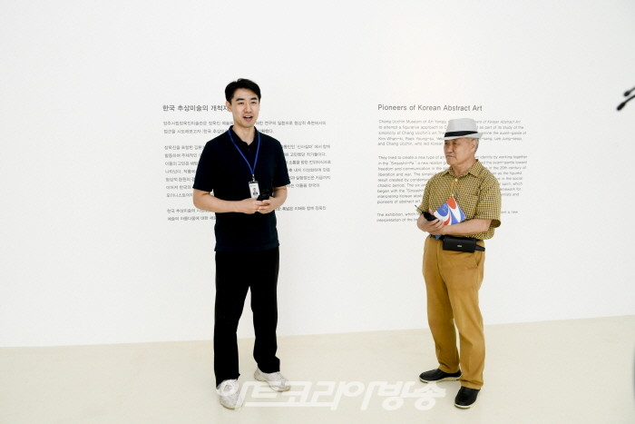 양주시립장욱진미술관 김명훈 학예연구사와 김달진미술자료박물관 관장