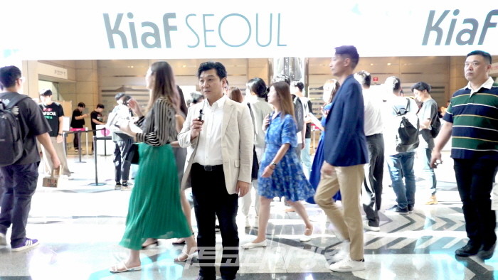 아트코리아미술관 이승근 관장 Kiaf SEOUL 2023, ‘현장 스케치 및 즉석 인터뷰’