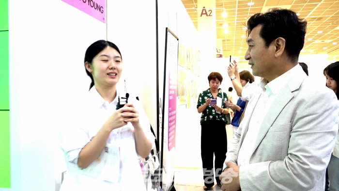 강남구청에서 김우영 작가와 진행하는 이벤트 행사