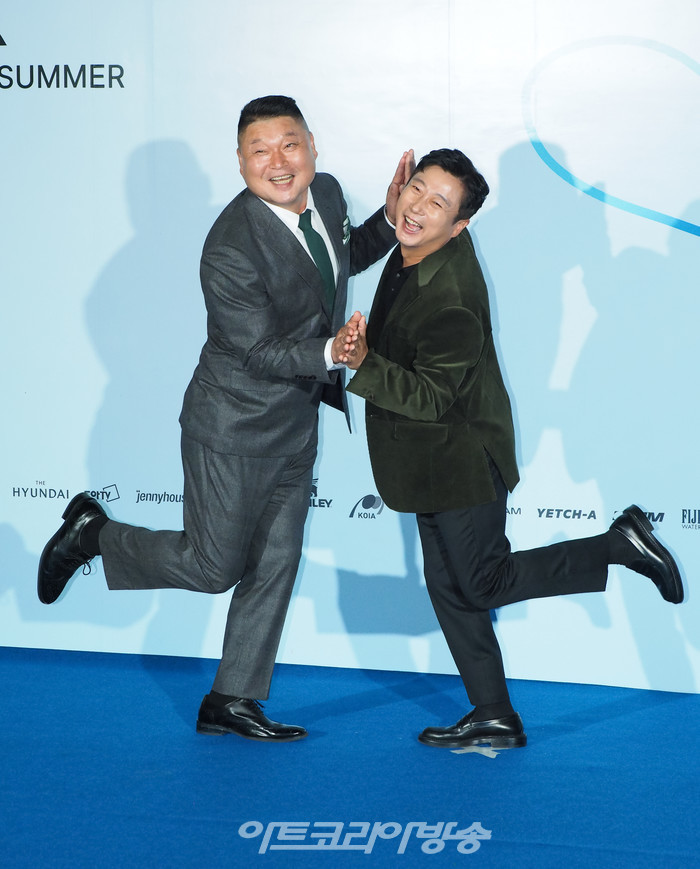 2024 SS 서울패션위크 메트로시티 컬렉션 포토월 행사(강호동-이수근) 2023.09.09 사진 ⓒ아트코리아방송 이용선 기자