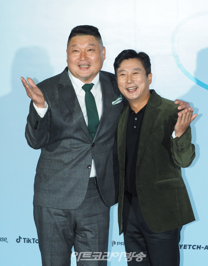 2024 SS 서울패션위크 메트로시티 컬렉션 포토월 행사(강호동-이수근) 2023.09.09 사진 ⓒ아트코리아방송 이용선 기자