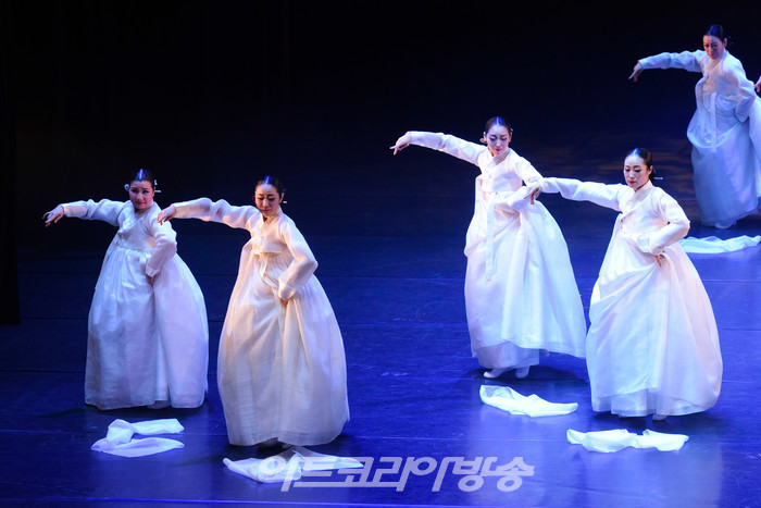 살풀이. 출처 선운임이조춤보존회