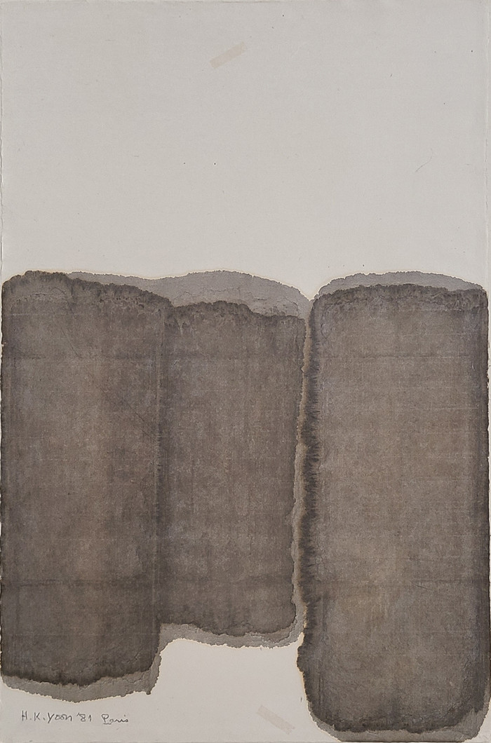 Kiaf SEOUL_BHAK_윤형근, Burnt Umber, 1981, Oil on hanji, 91 x 60 cm. 제공 키아프 서울