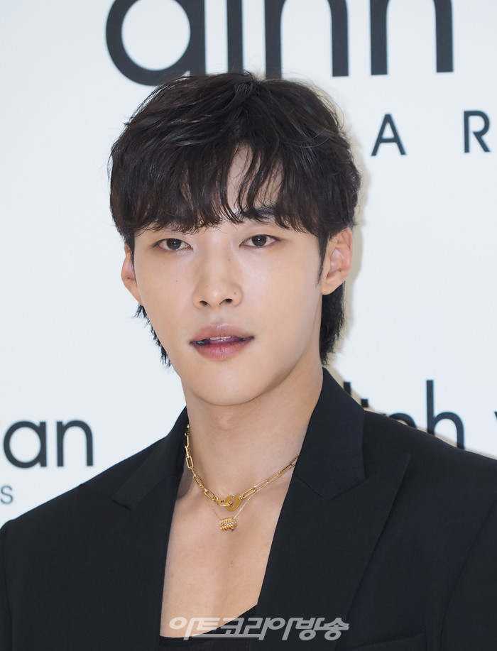 딘반(dinh van) 매장 오픈 기념 포토월 행사(우도환). 2023.09.20 사진 ⓒ아트코리아방송 이용선 기자