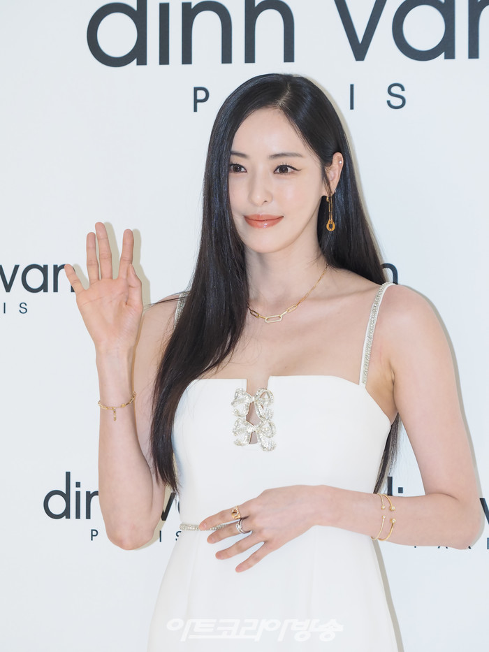 딘반(dinh van) 매장 오픈 기념 포토월 행사(이다희). 2023.09.20 사진 ⓒ아트코리아방송 이용선 기자