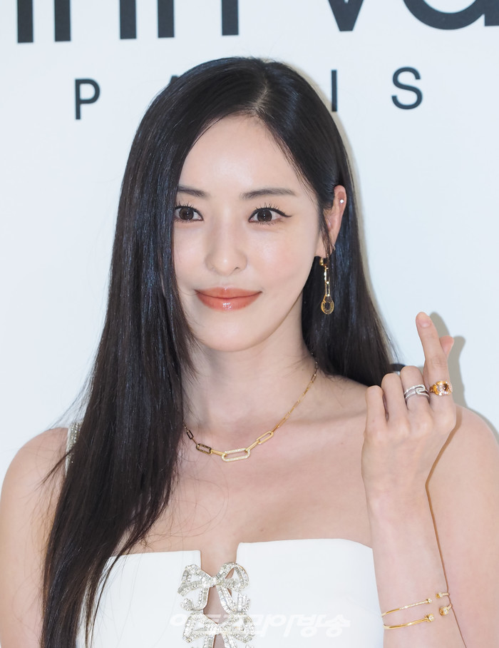 딘반(dinh van) 매장 오픈 기념 포토월 행사(이다희). 2023.09.20 사진 ⓒ아트코리아방송 이용선 기자