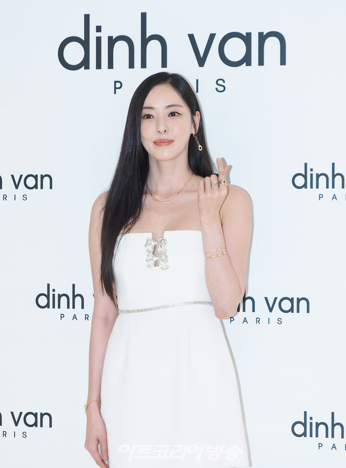 딘반(dinh van) 매장 오픈 기념 포토월 행사(이다희). 2023.09.20 사진 ⓒ아트코리아방송 이용선 기자