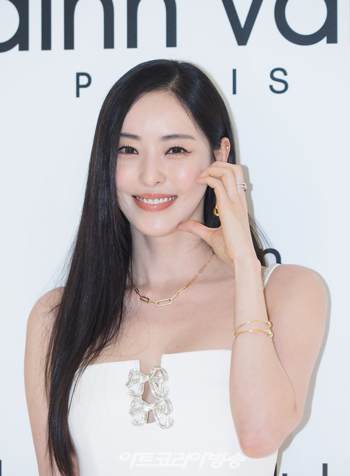 딘반(dinh van) 매장 오픈 기념 포토월 행사(이다희). 2023.09.20 사진 ⓒ아트코리아방송 이용선 기자