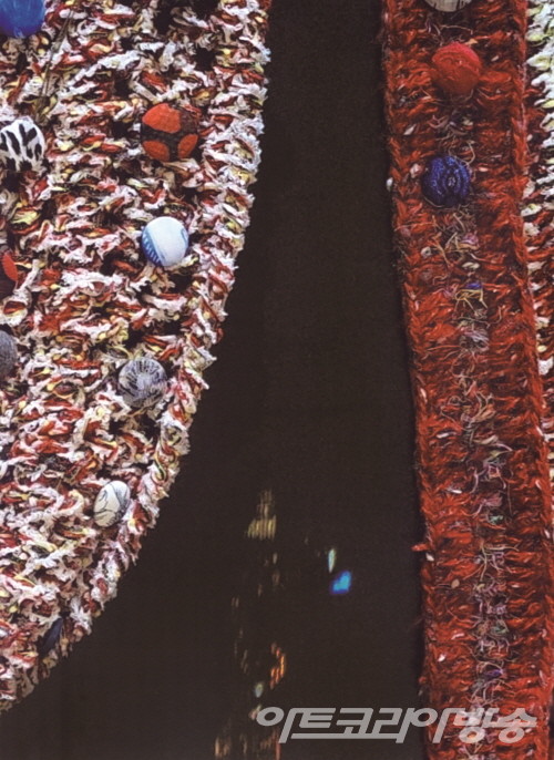 김은숙 作 _ 일상을 깁다_100호_Knit, cloth, buttons