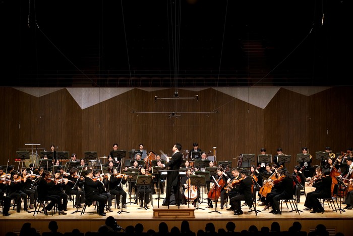 지휘자 홍석원과 국립심포니오케스트라. 제공 국립심포니오케스트라