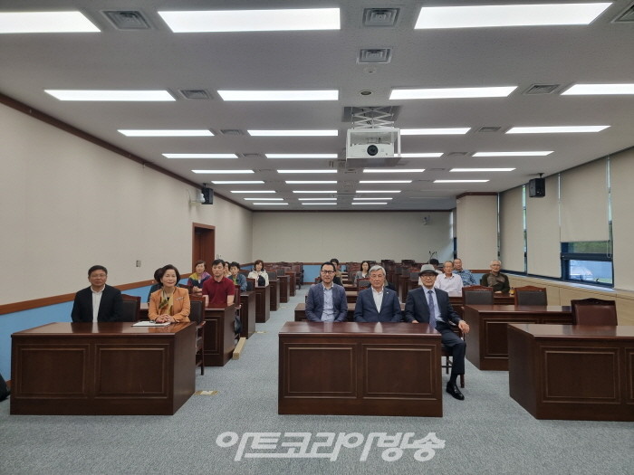 세계적인 아티스트 ‘리리’ (사) 한국어 소리 아카데미 총장 추대