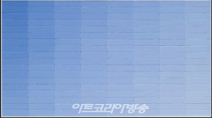 Ostinato(hex365496-8aa2d0)_01, 2022, mixed media on canvas, 18 x 32cm