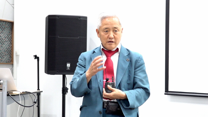 김달진미술자료박물관 관장