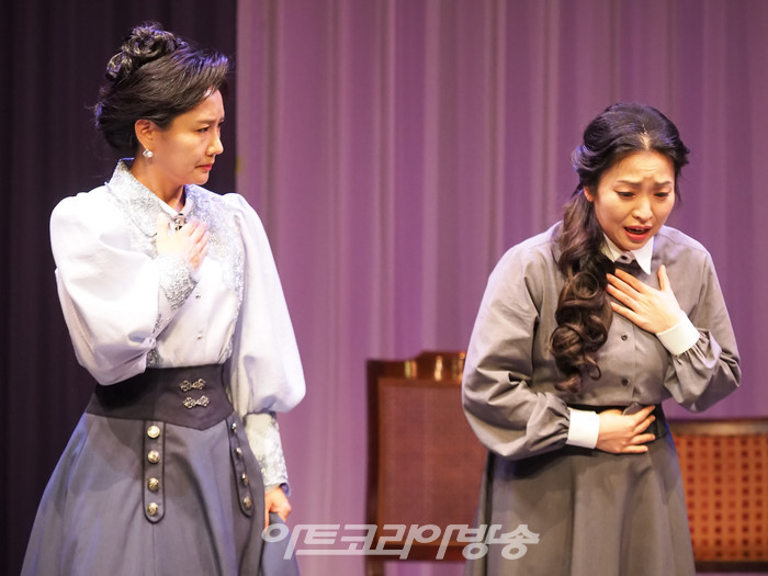 서울시극단의 옴니버스극 '굿닥터' 프레스콜(여주인 역 강지원, 쥴리아 역 김영경) 2023.10.06 사진 ⓒ아트코리아방송 이용선 기자