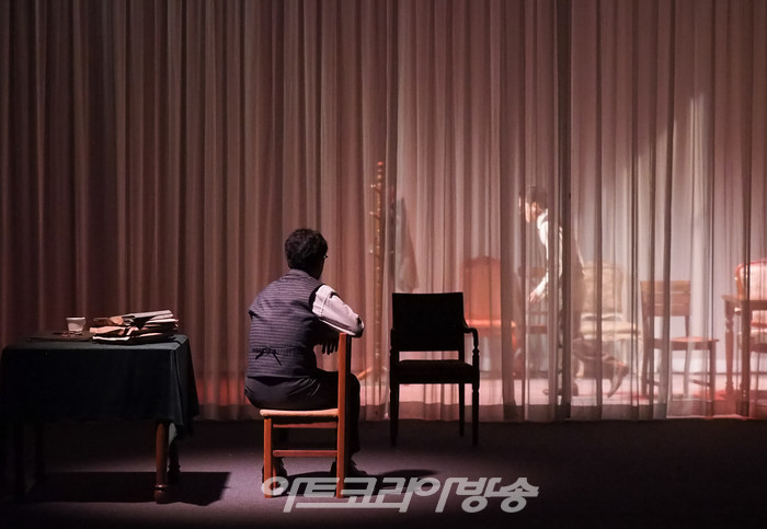 서울시극단 옴니버스극 '굿닥터' 프레스콜(이반 역 이승우, 작가 역 김수현) 2023.10.06 사진 ⓒ아트코리아방송 이용선 기자