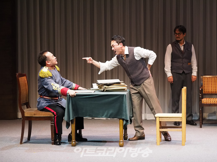 서울시극단 옴니버스극 '굿닥터' 프레스콜(장관 역 김귀선, 이반 역 이승우, 작가 역 김수현) 2023.10.06 사진 ⓒ아트코리아방송 이용선 기자