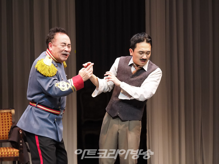 서울시극단 옴니버스극 '굿닥터' 프레스콜(장관 역 김귀선, 이반 역 이승우) 2023.10.06 사진 ⓒ아트코리아방송 이용선 기자