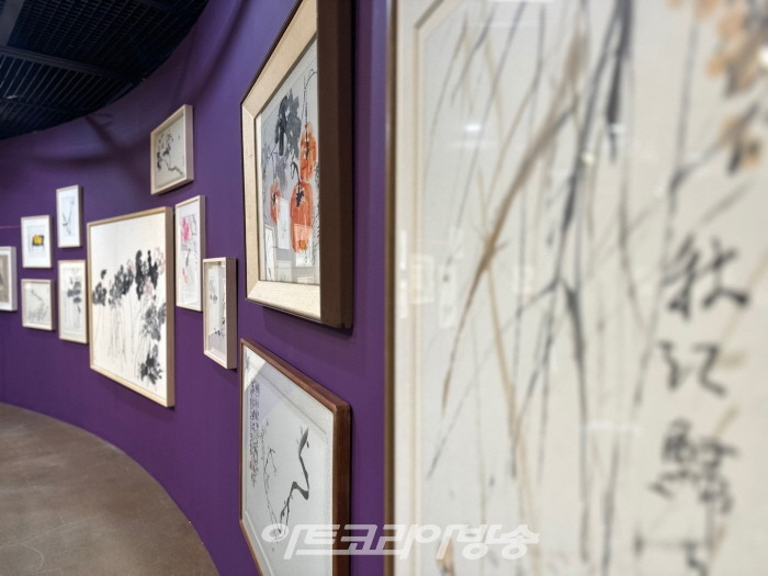 성북의 청괴들_붓 끝에 기대어 홀로 가리라_전시전경 6