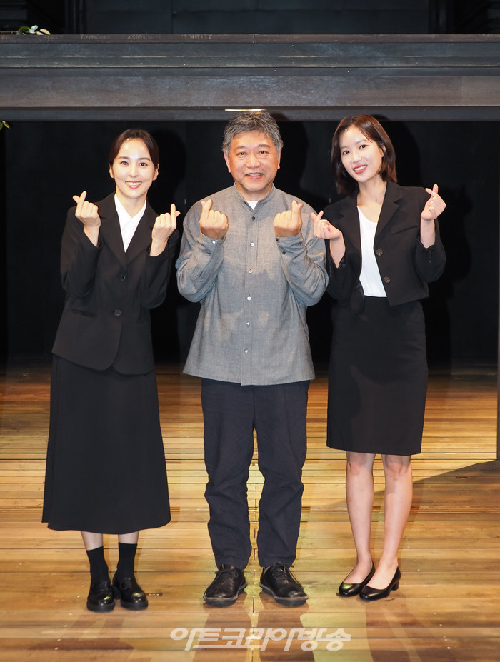 연극 '바닷마을 다이어리' (고레에다 히로카즈 감독, 배우 한혜진, 임수향) 2023.10.13 사진 ⓒ아트코리아방송 이용선 기자