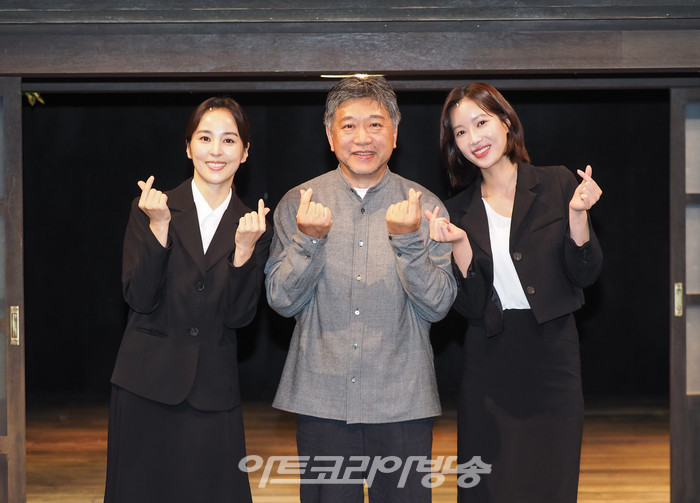 연극 '바닷마을 다이어리' (고레에다 히로카즈 감독, 배우 한혜진, 임수향) 2023.10.13 사진 ⓒ아트코리아방송 이용선 기자