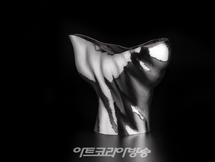 작품_그녀의 마음 Her mind_275x150x230(h)mm_퓨터pewter_2023